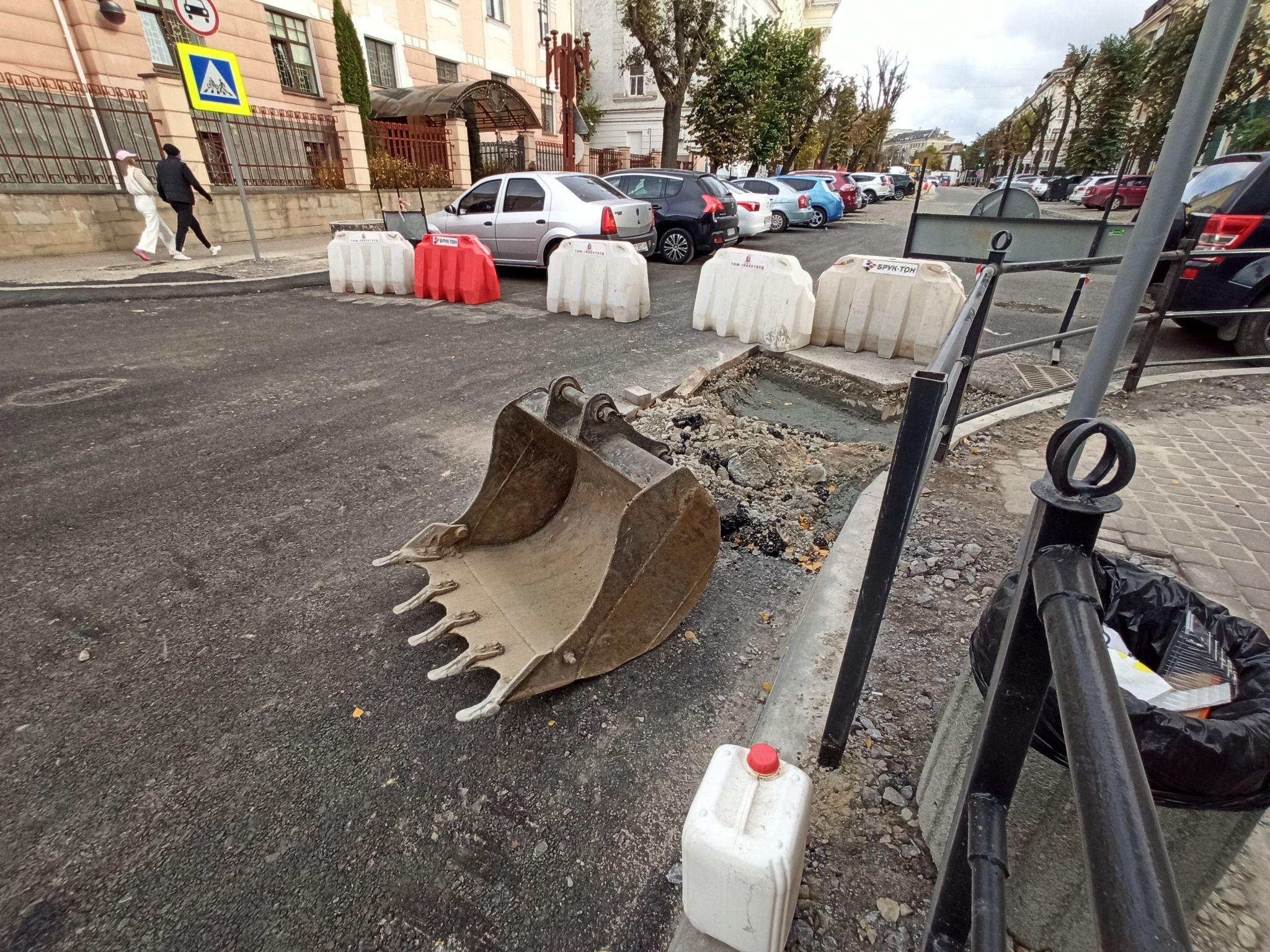 Новини Тернополя - фото з Ями в асфальті на Грушевського почали латати: фото дня