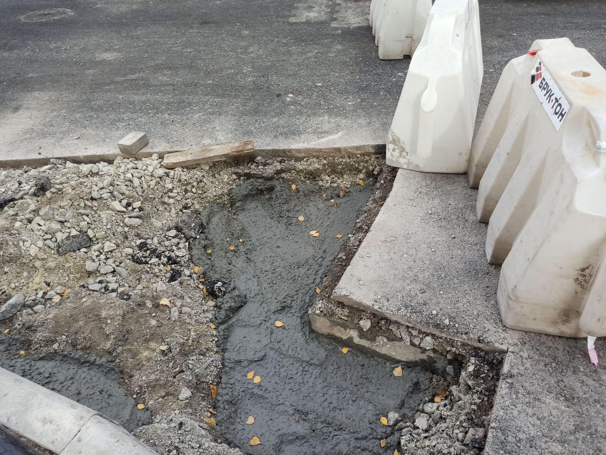 Новини Тернополя - фото з Ями в асфальті на Грушевського почали латати: фото дня