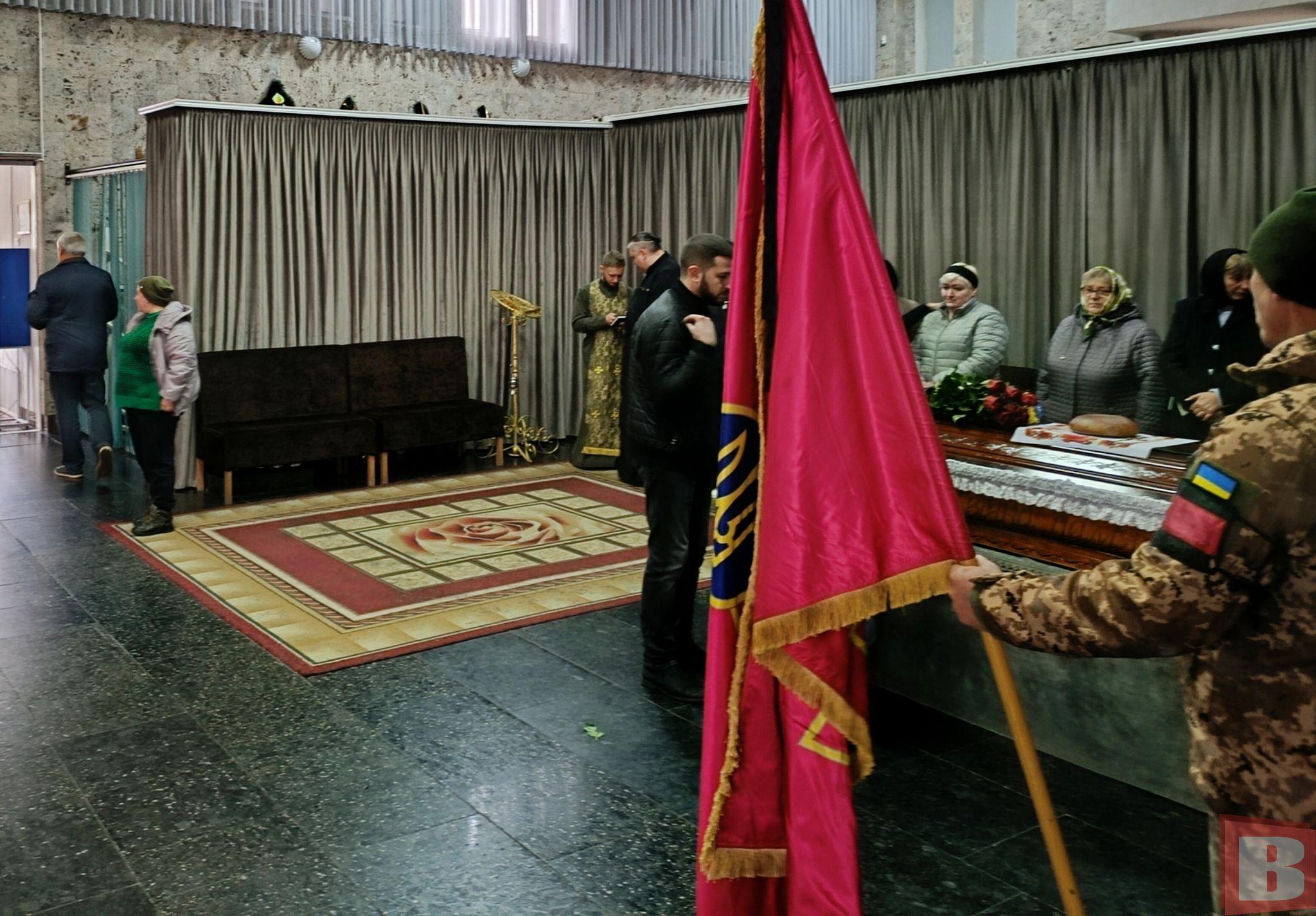 Новини Хмельницького - фото з “Всього раз побачив маленьку донечку”. Хмельницький попрощався з воїном Олексієм Чернявським