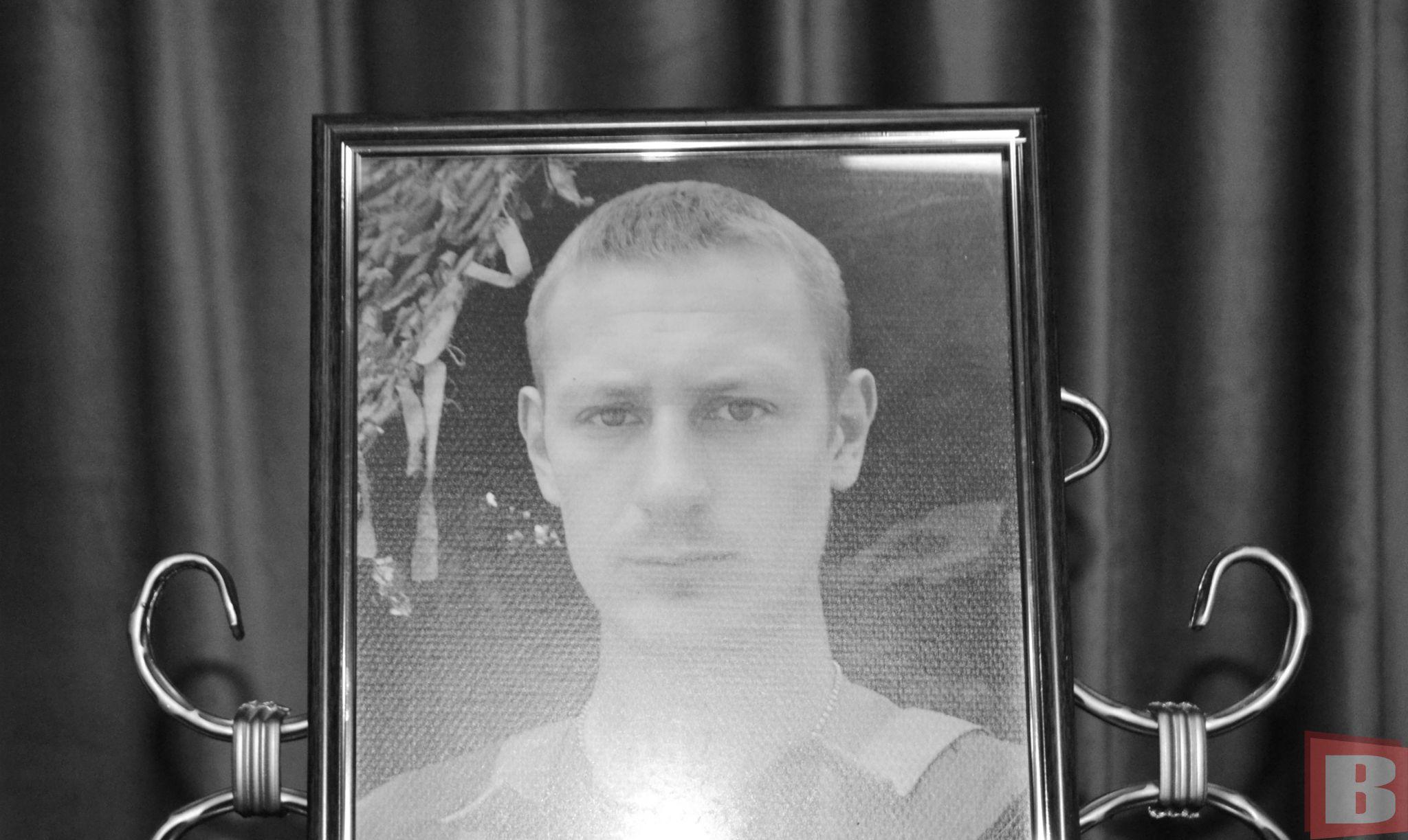 Новини Хмельницького - фото з “Всього раз побачив маленьку донечку”. Хмельницький попрощався з воїном Олексієм Чернявським