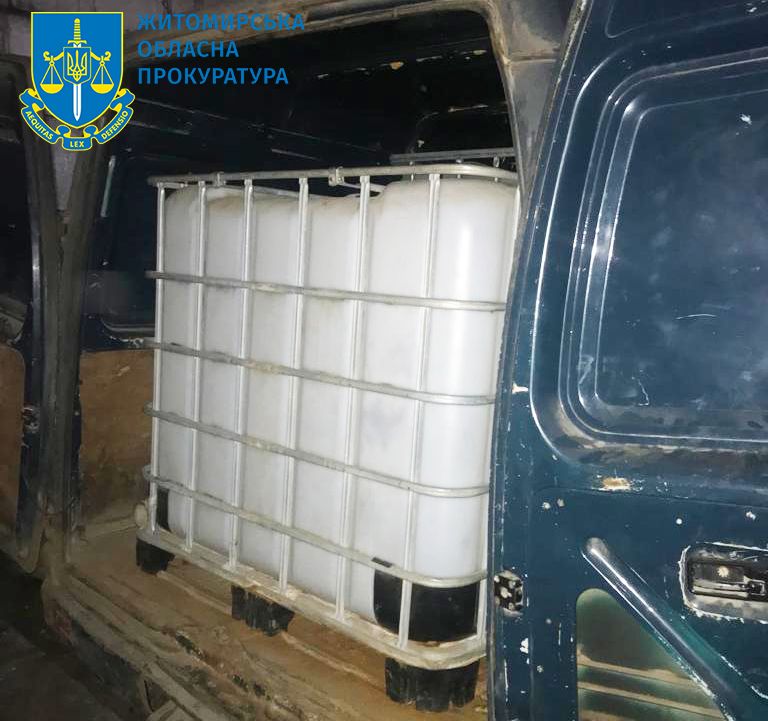 Новини Житомира - фото з У Житомирі організатору та співучасникам злочинної групи зі збуту алкоголю-фальсифікату повідомили про підозру