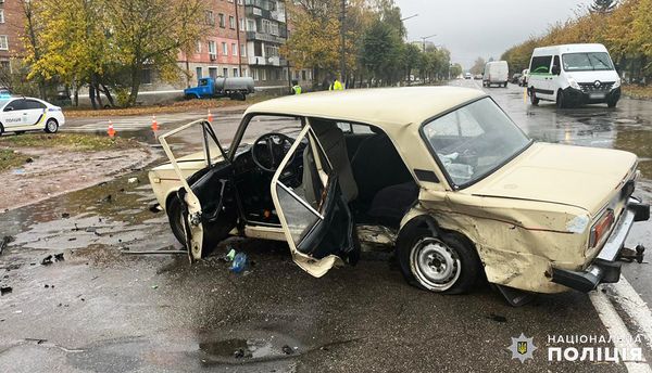 Новини Житомира - фото з У центрі Коростеня після зіткнення двох автівок загинула жінка, ще двоє людей травмовано