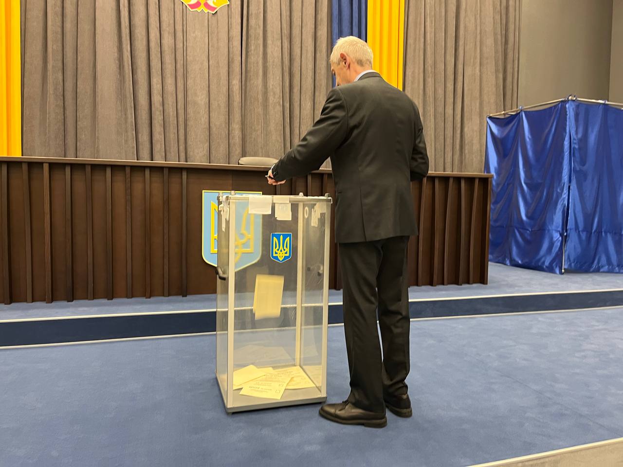 Новини Тернополя - фото з Головка звільнили: «за» проголосували всі депутати