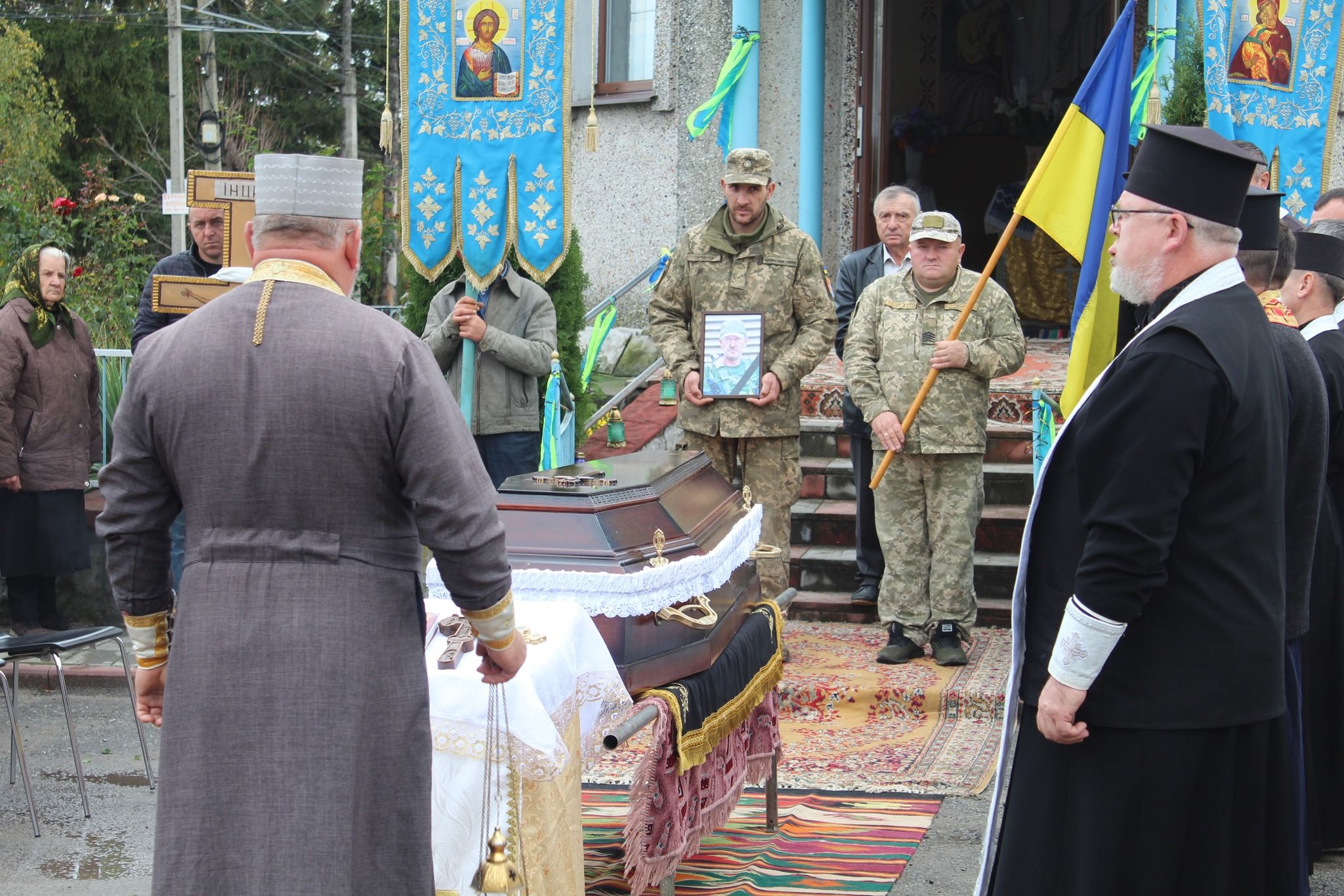 Новини Тернополя - фото з На Тернопільщині прощаються із загиблим воїном Андрієм Сеником
