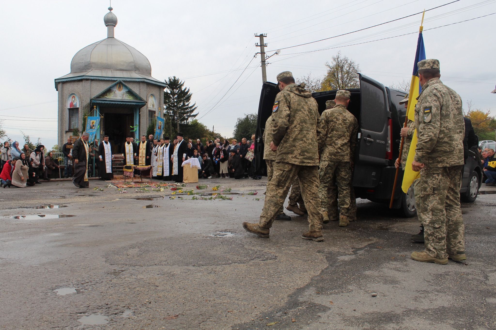 Новини Тернополя - фото з На Тернопільщині прощаються із загиблим воїном Андрієм Сеником