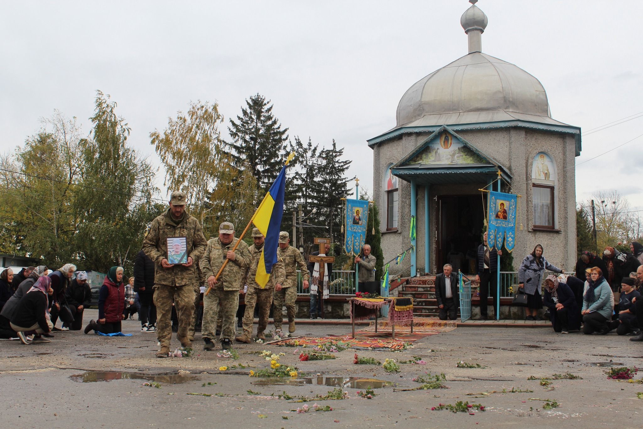 Новини Тернополя - фото з На Тернопільщині прощаються із загиблим воїном Андрієм Сеником