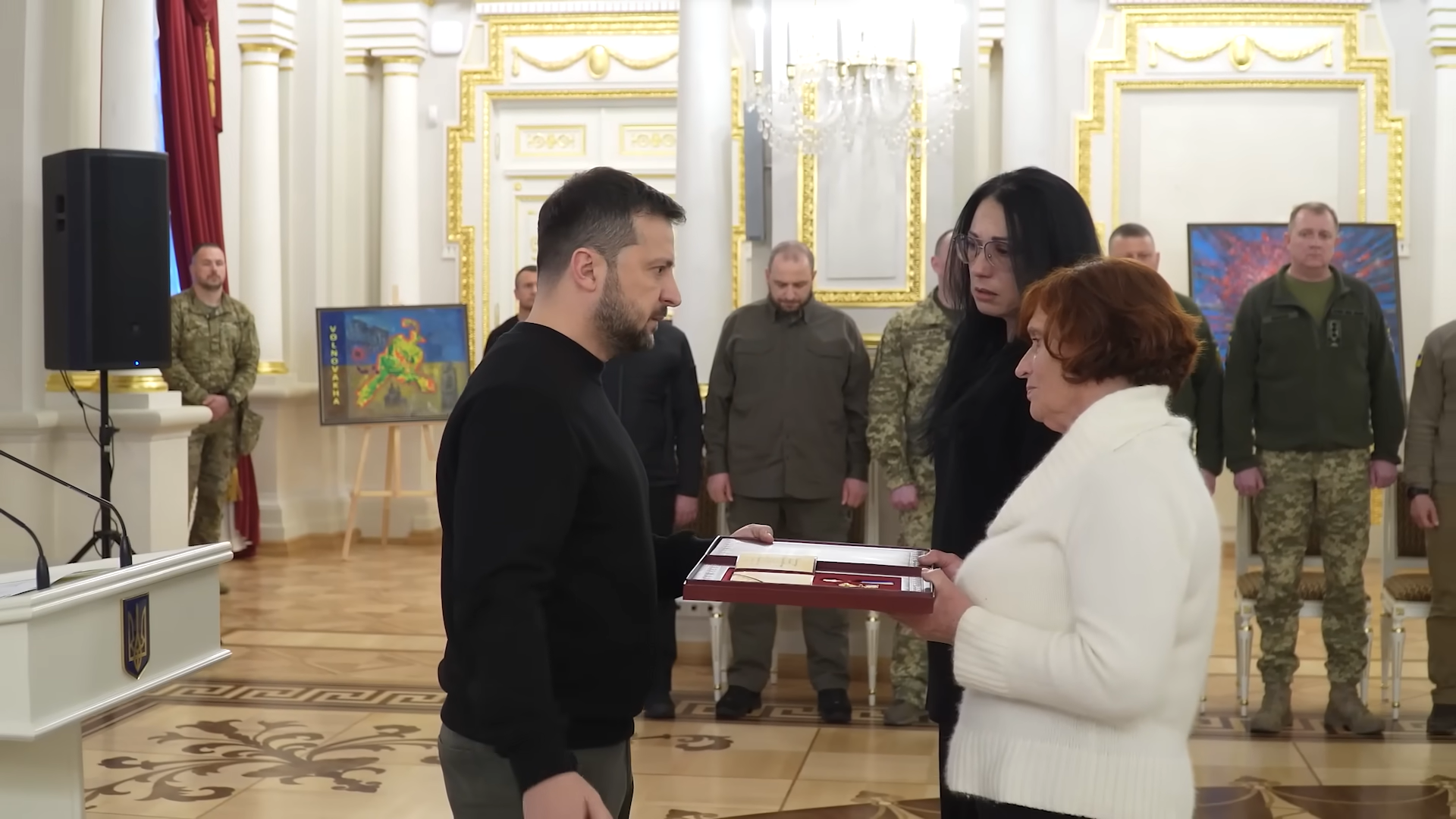 Новини Хмельницького - фото з Президент передав ордени “Золота Зірка” рідним трьох загиблих Героїв із Хмельниччини