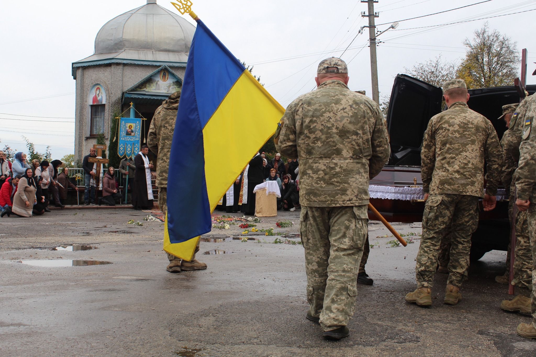 Новини Тернополя - фото з На Тернопільщині прощаються із загиблим воїном Андрієм Сеником