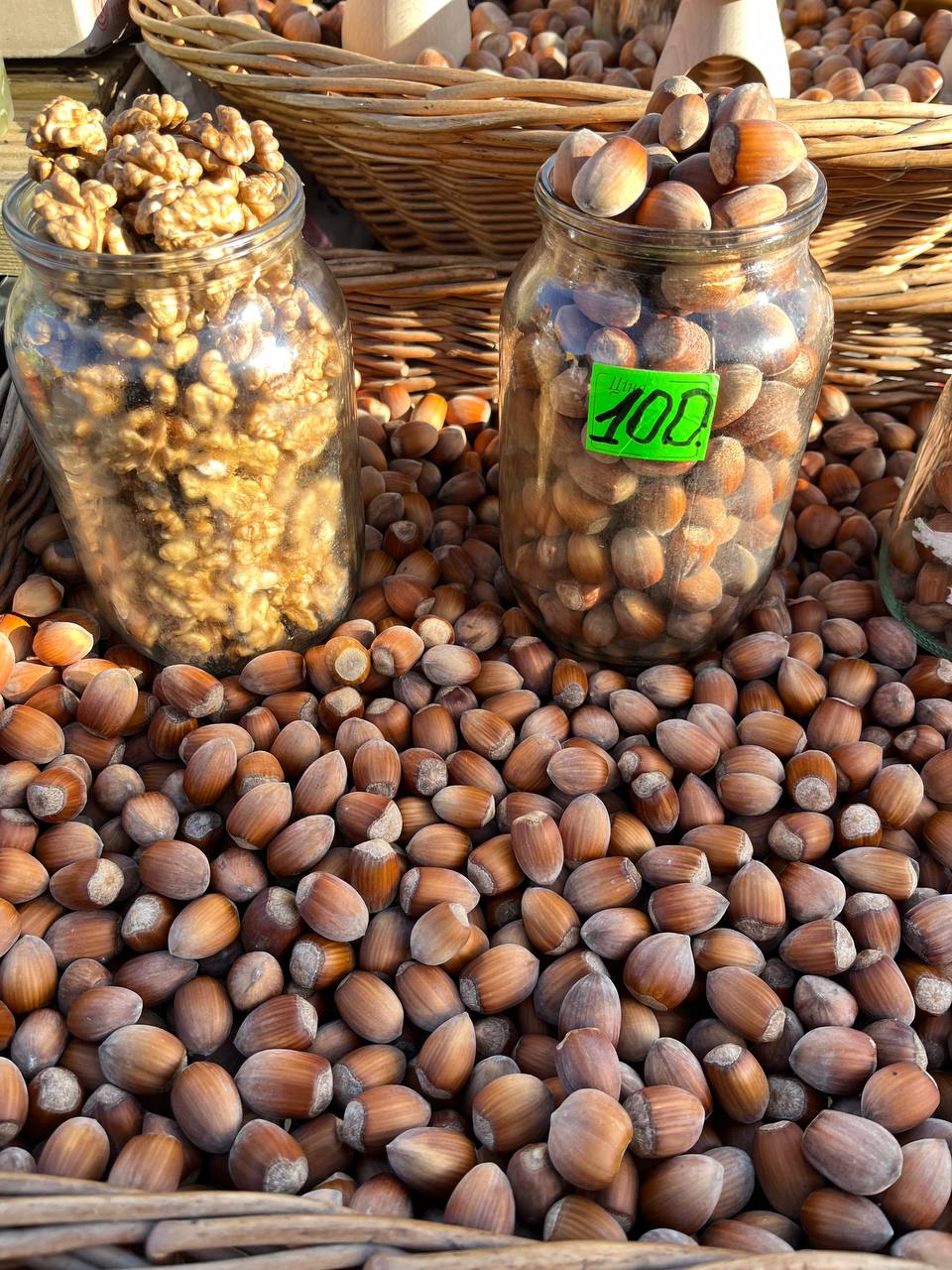 Новини Тернополя - фото з Шипшина за 35 гривень, а груша – 70: скільки коштують сезонні фрукти, овочі та ягоди у Тернополі