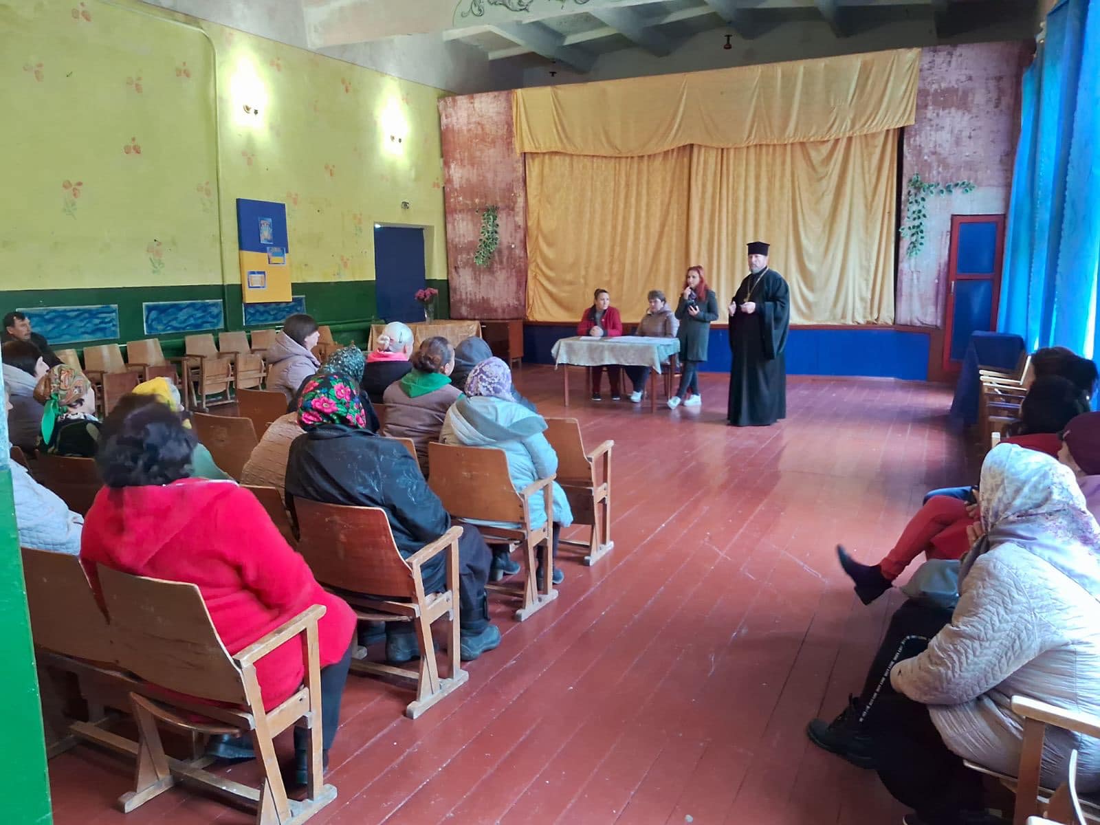 На зображенні може бути: 11 людей та люди навчаються