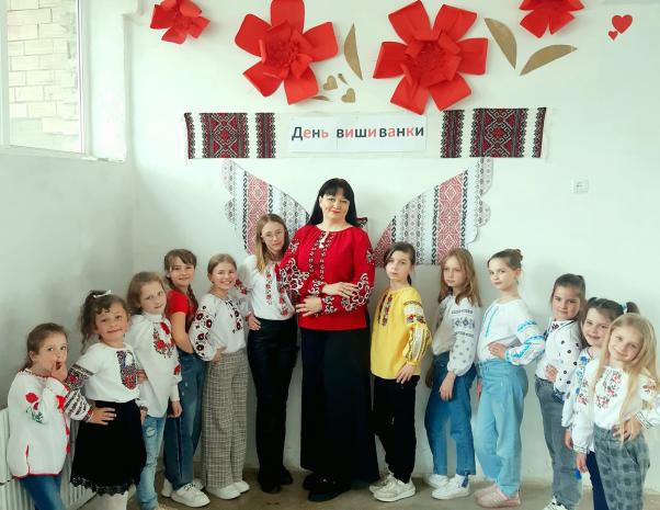 Новини Тернополя - фото з «В укритті танцюємо під пісню про пса Патрона чи як Венздей Аддамс». Дружина військового з Тернопільщини допомагає дітям пережити війну