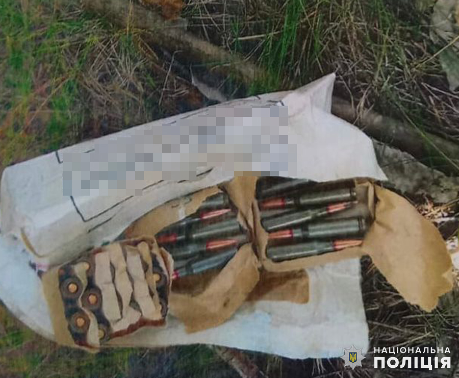 «розсекречений сховок» зі зброєю: радомишльські поліцейські завершили досудове розслідування