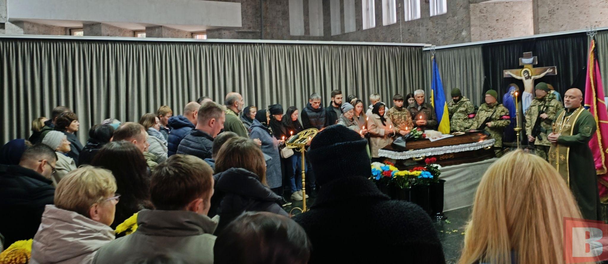 Новини Хмельницького - фото з Хмельницький попрощався з бойовим медиком Юрієм Буряковським. Без тата залишилось двоє доньок