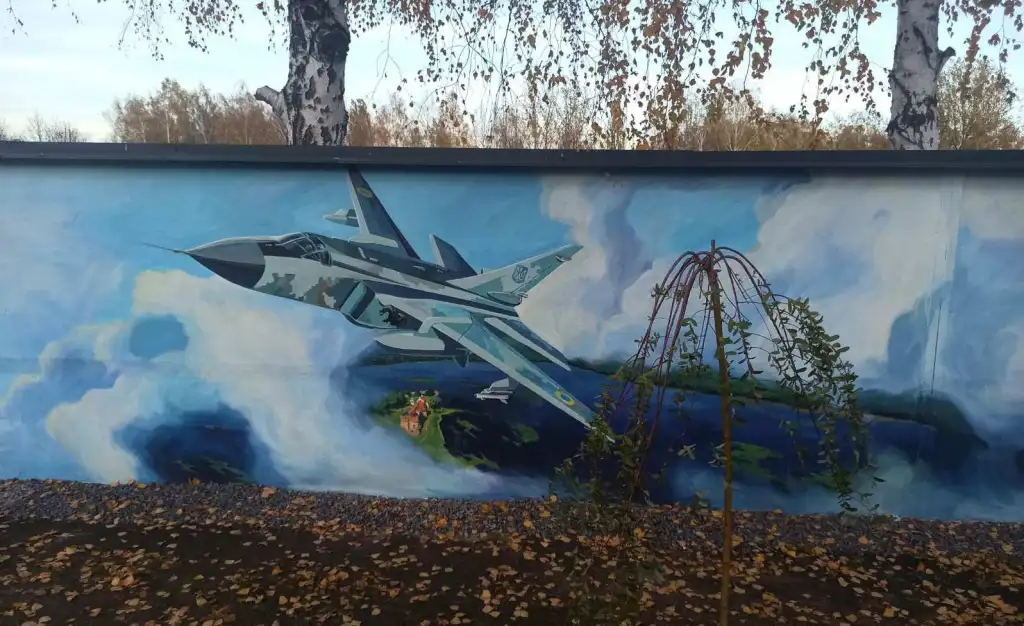 Новини Хмельницького - фото з У Старокостянтинові створили мурал з військовим літаком