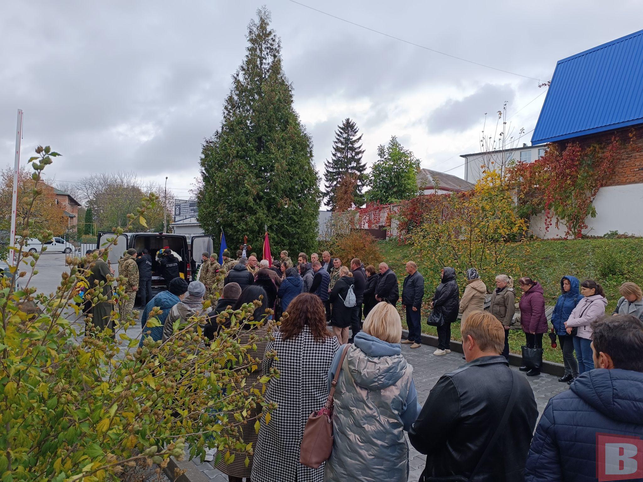 Новини Хмельницького - фото з Хмельницький попрощався з бойовим медиком Юрієм Буряковським. Без тата залишилось двоє доньок