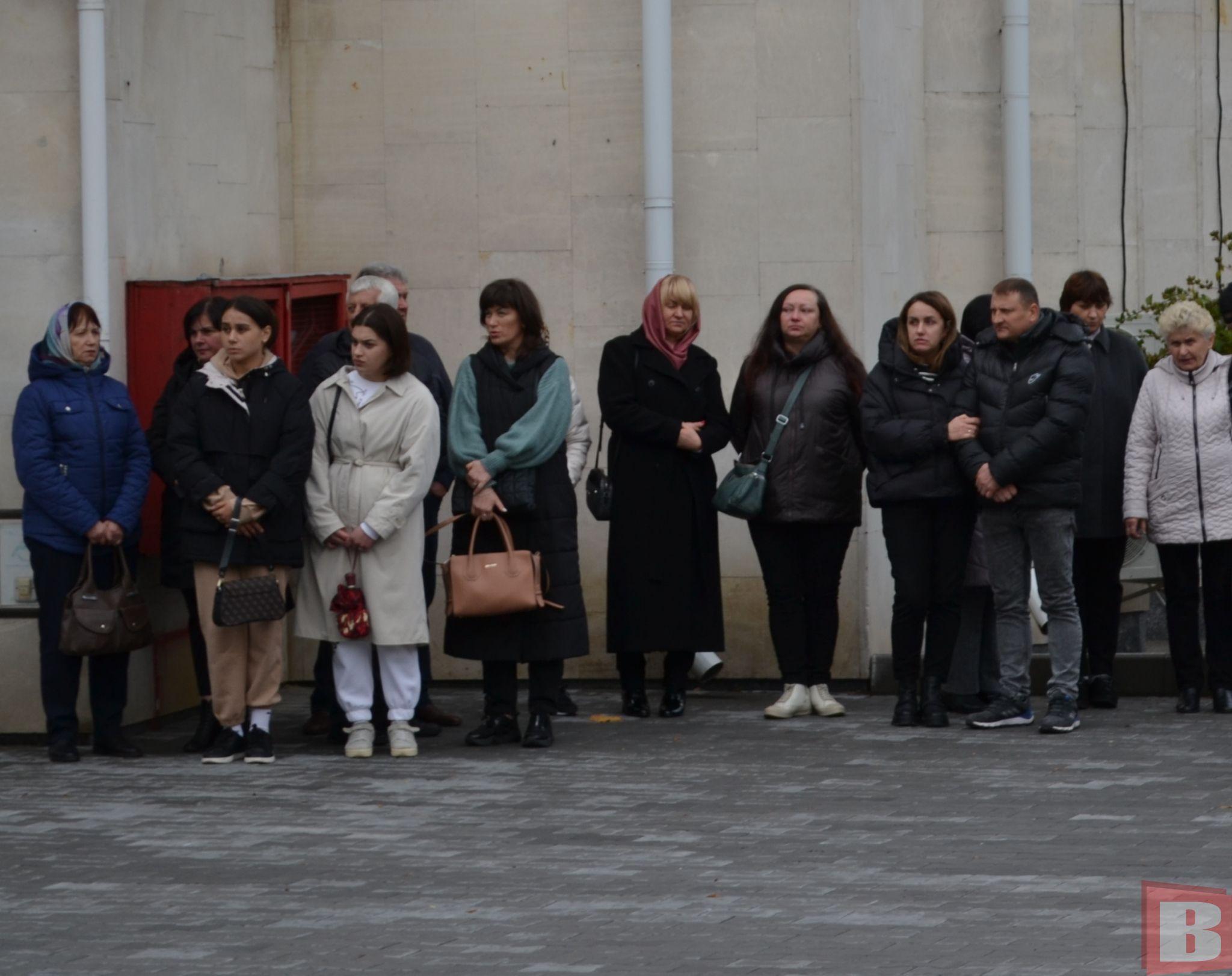 Новини Хмельницького - фото з Хмельницький попрощався з бойовим медиком Юрієм Буряковським. Без тата залишилось двоє доньок