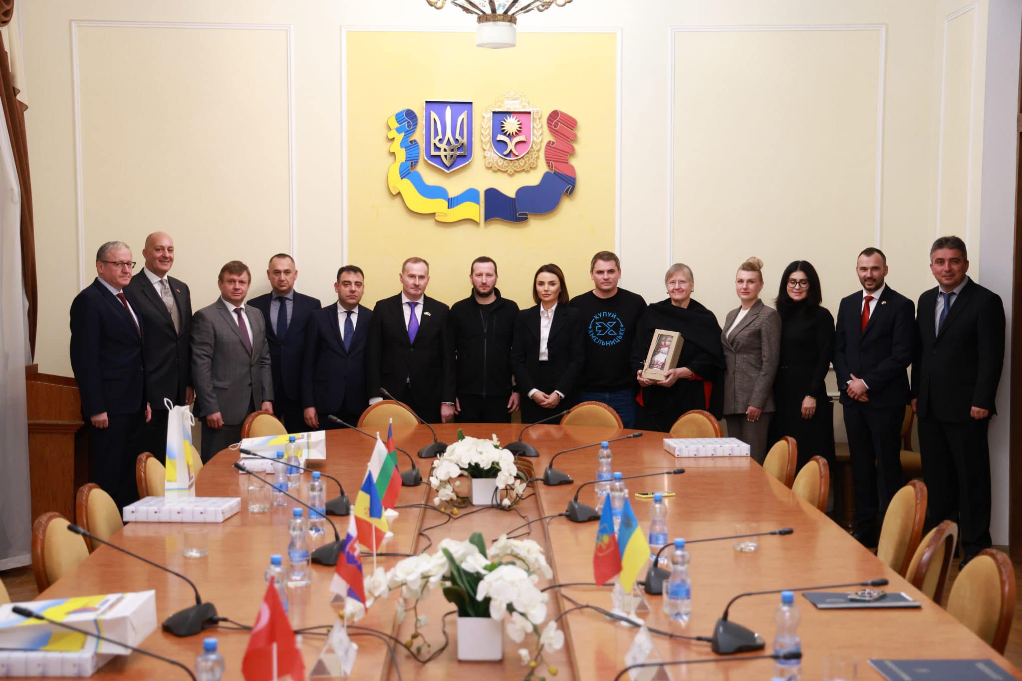 Новини Хмельницького - фото з На Хмельниччині відбувся другий Дипломатичний форум. Хто з іноземців взяв участь?