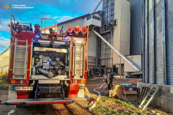 Новини Тернополя - фото з У Монастириській громаді горіла зерносушарка