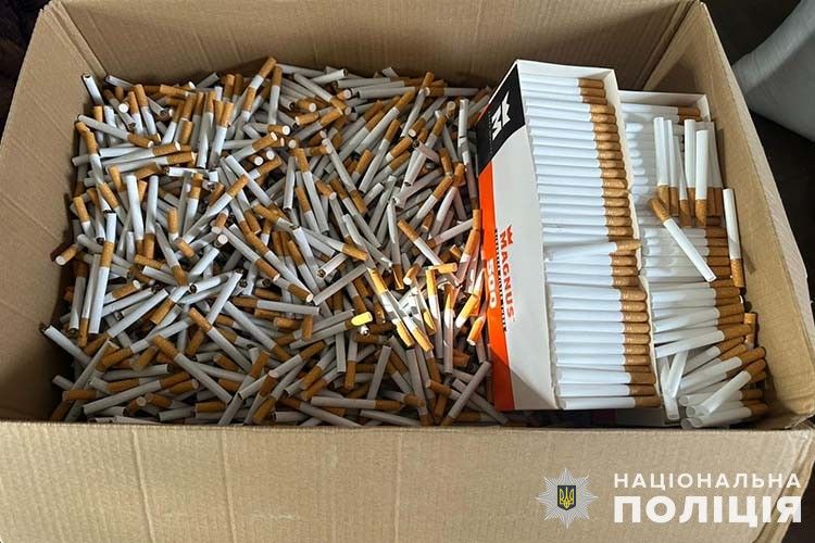 Новини Тернополя - фото з Поліцейські Тернопільщини викрили групу, яка незаконно виробляла сигарети