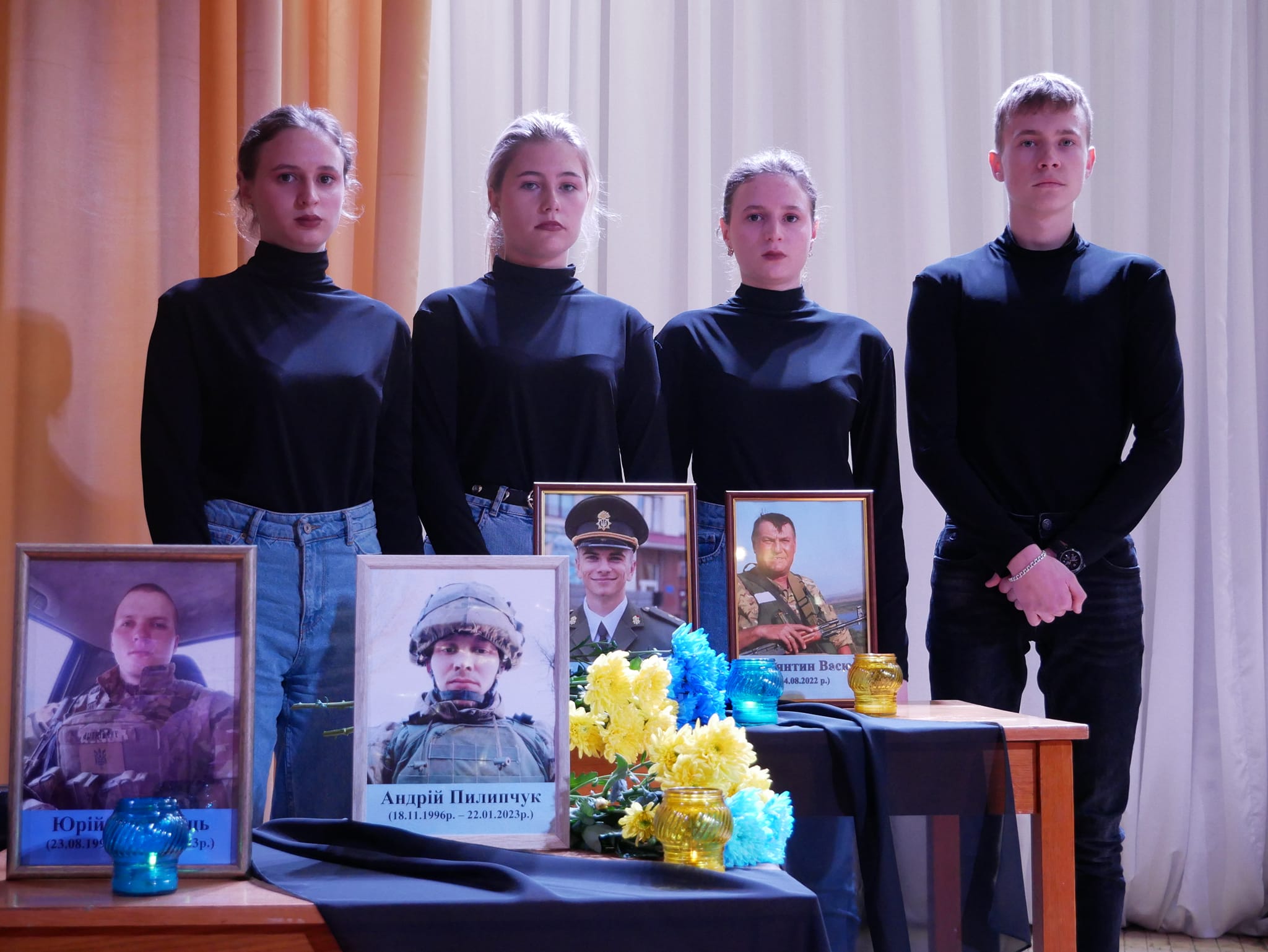 Новини Вінниці - фото з «Їх восьмеро полягло…» Згадали, як випускник коледжу викрав в окупантів новітню БМП-3