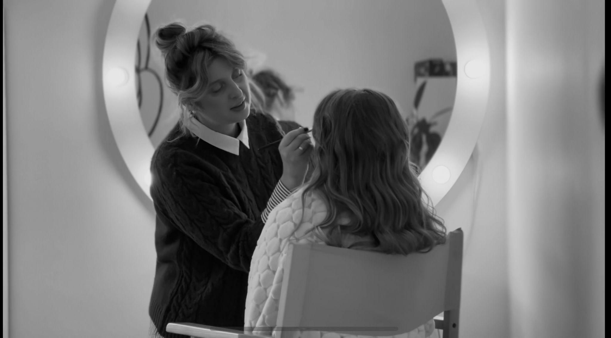 Новини Вінниці - фото з «Вони хочуть відчути себе такими, як інші»: у Вінниці створили фотопроєкт про дружин загиблих Героїв