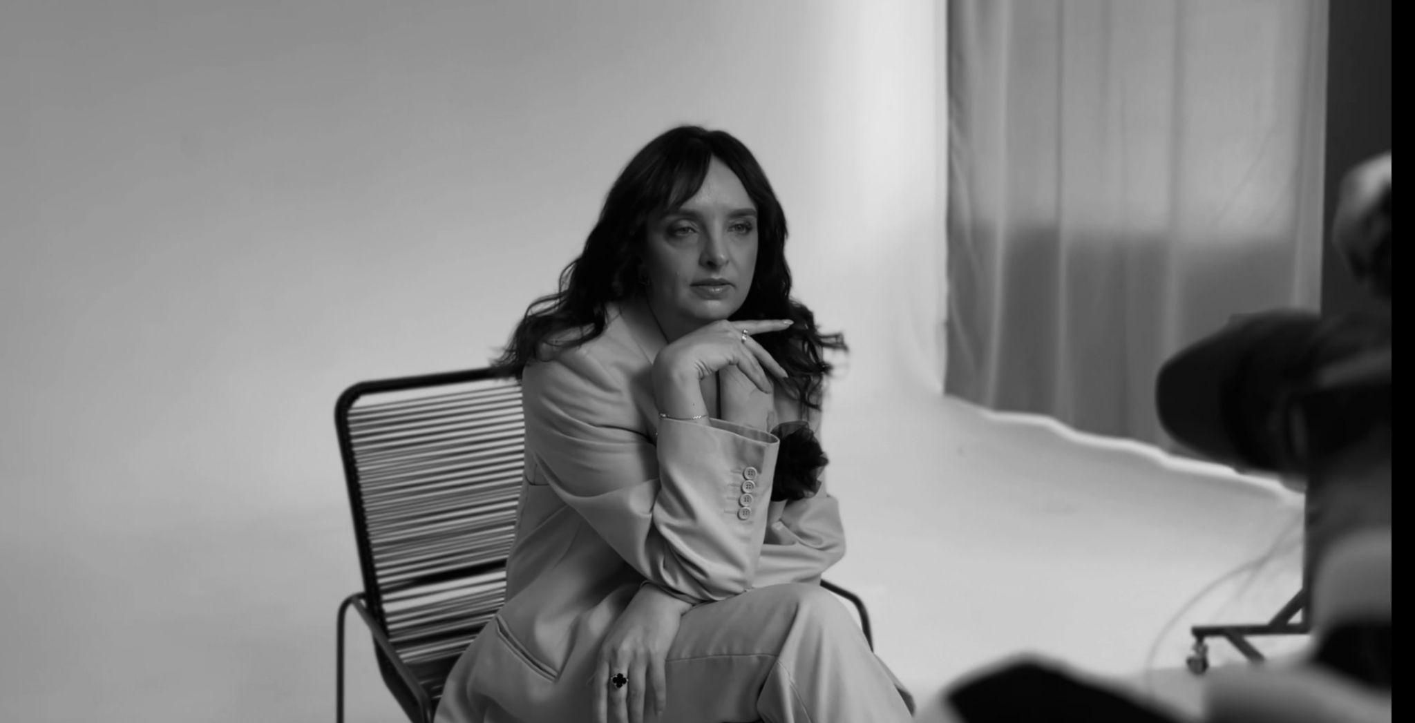 Новини Вінниці - фото з «Вони хочуть відчути себе такими, як інші»: у Вінниці створили фотопроєкт про дружин загиблих Героїв