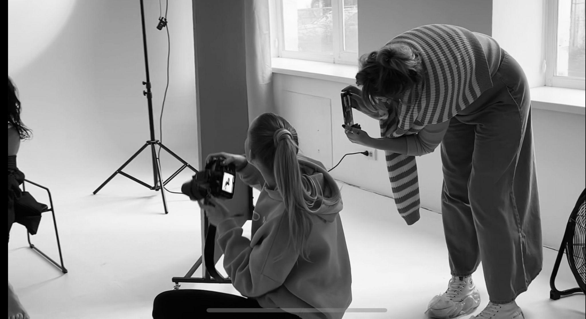 Новини Вінниці - фото з «Вони хочуть відчути себе такими, як інші»: у Вінниці створили фотопроєкт про дружин загиблих Героїв