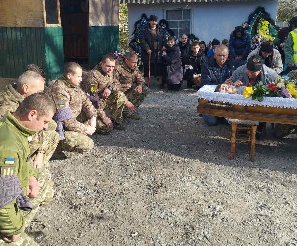 Новини Вінниці - фото з «Ви що зовсім здуріли? Як це можна не дзвонити у храмі за вбитим солдатом?». Скандал з похованням воїна у Лісовій Лисіївці