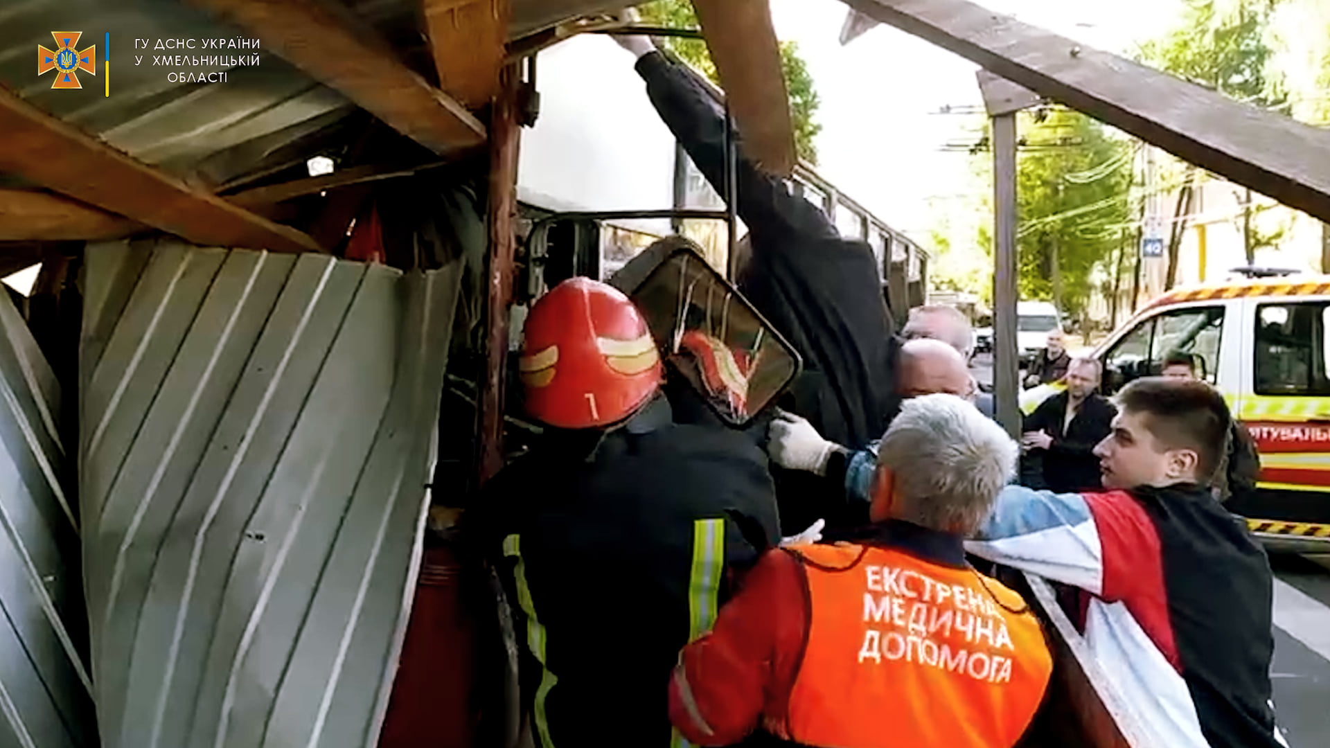 Возможно, это изображение 4 человека