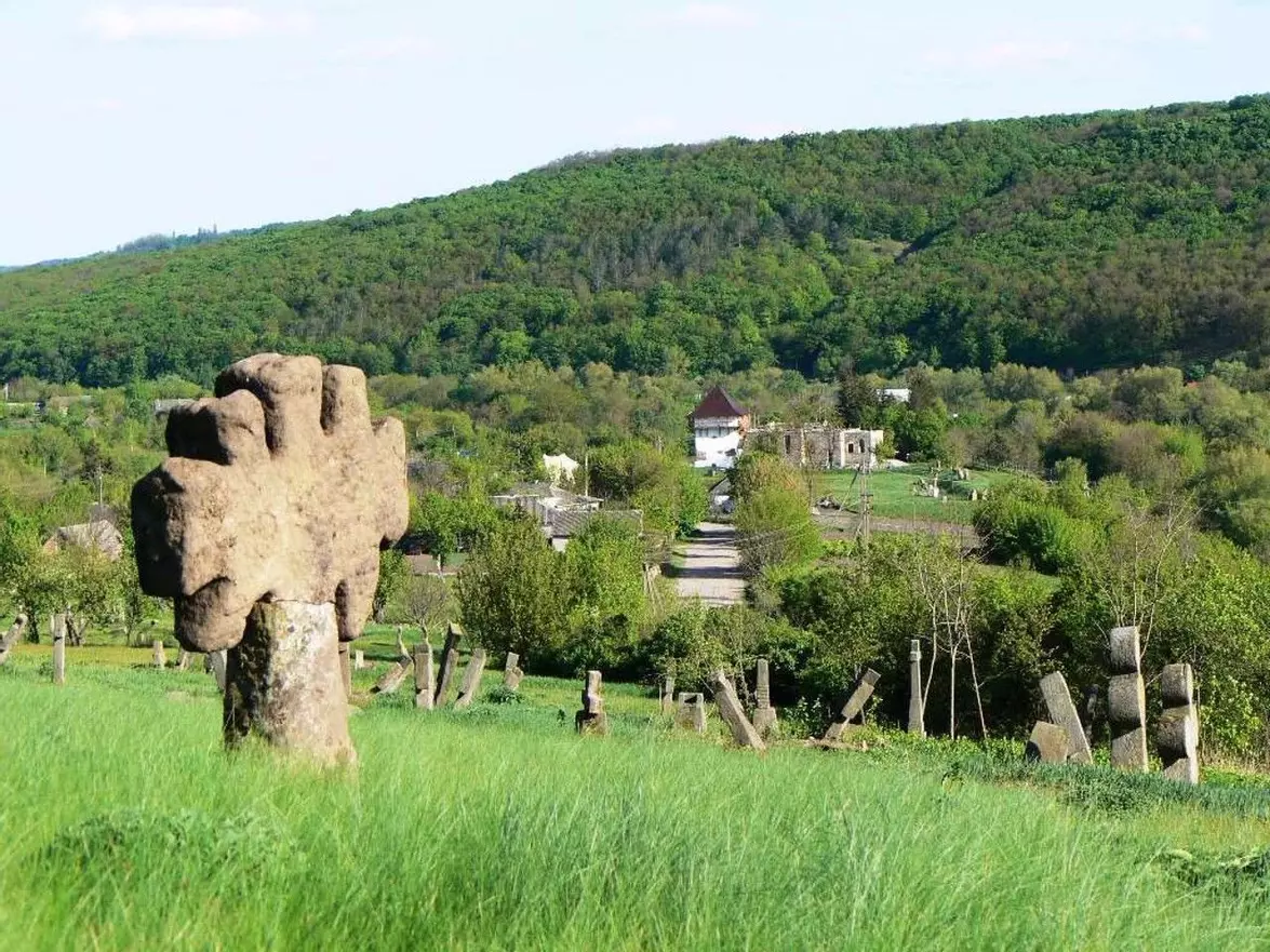 Новини Вінниці - фото з «Мертві не встануть прибирати цвинтар». Хочуть показувати туристам місця давніх поховань