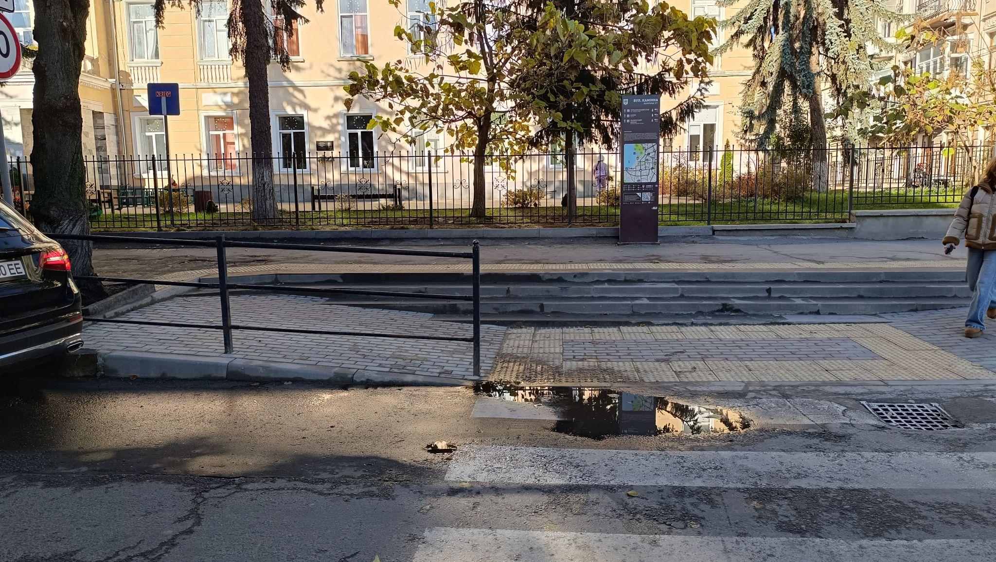 Новини Тернополя - фото з Біля 5 школи закінчили роботи з пониження тротуару: фото дня