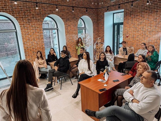 Новини Вінниці - фото з У туристичному хабі Visit Vinnytsia презентували настільну гру «Таємнича Вінниця»