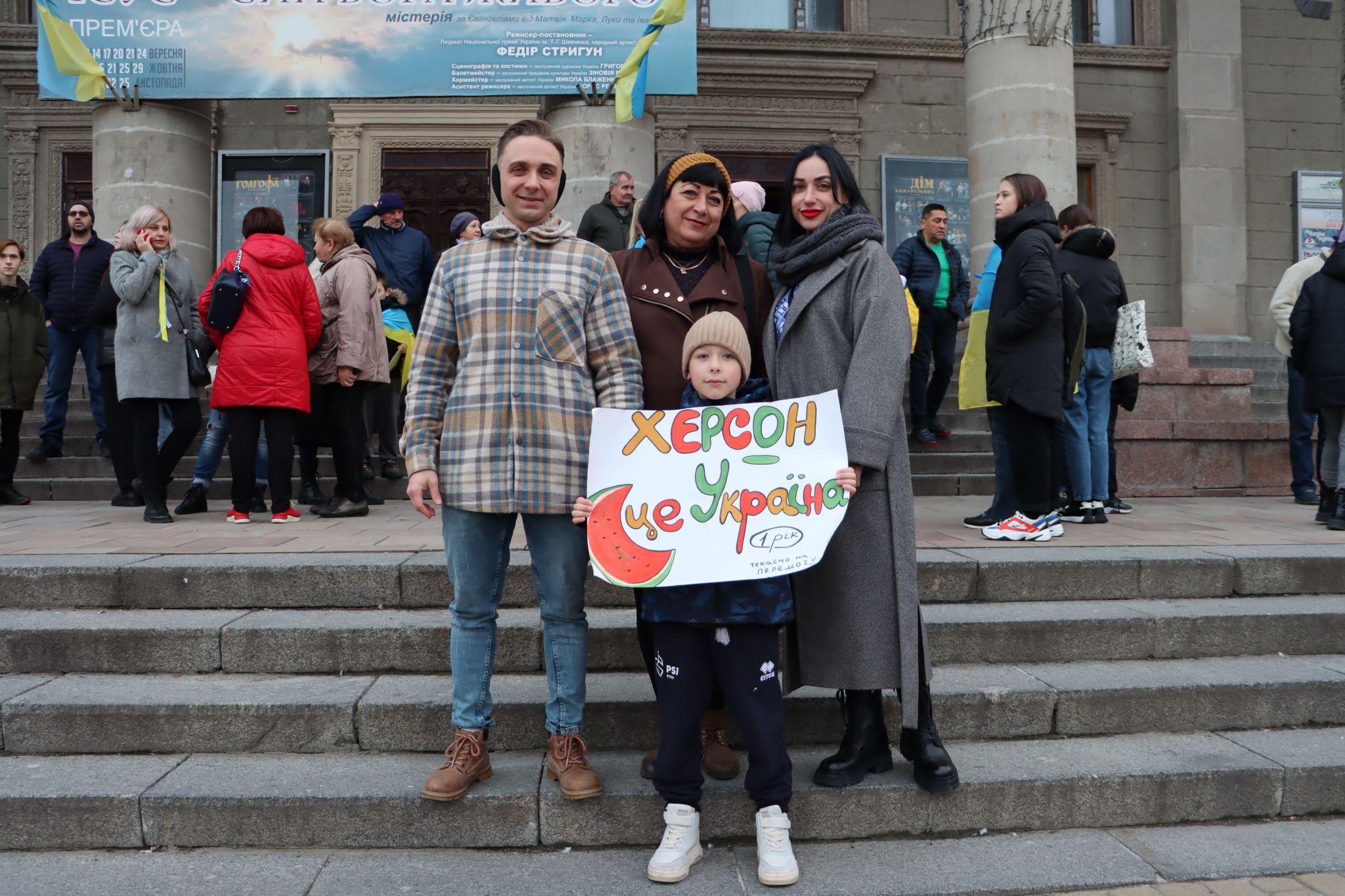 Новини Тернополя - фото з На Театральному майдані відзначили річницю звільнення Херсона: репортаж