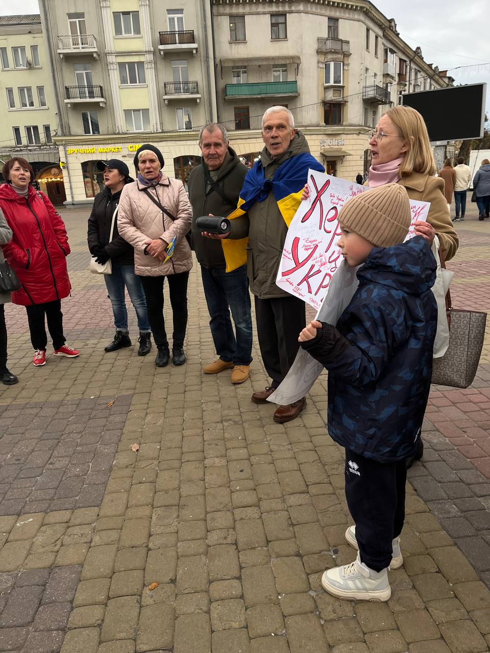 Новини Тернополя - фото з На Театральному майдані відзначили річницю звільнення Херсона: репортаж