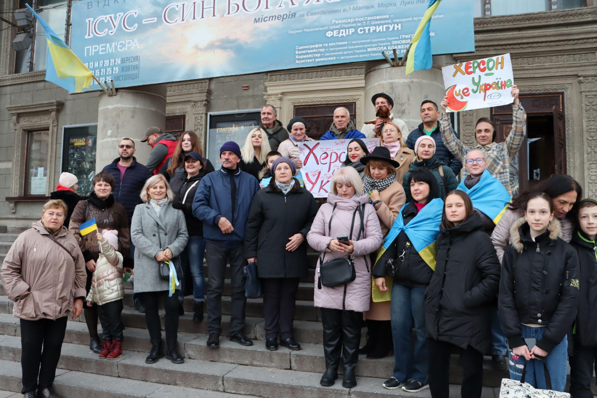 Новини Тернополя - фото з На Театральному майдані відзначили річницю звільнення Херсона: репортаж