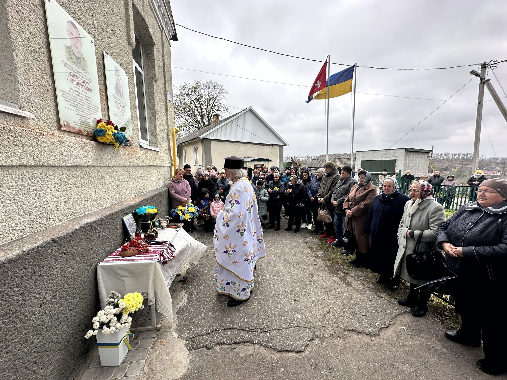 Новини Хмельницького - фото з У Волочиську встановили меморіальну дошку загиблому Сергію Дацу