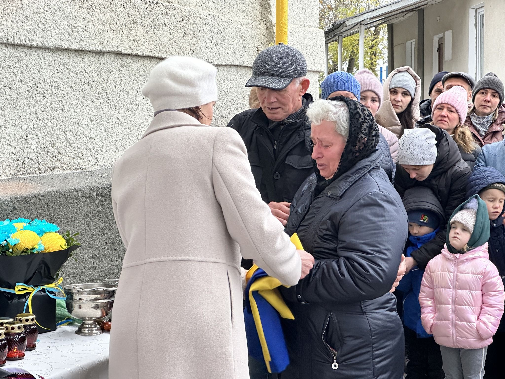 Новини Хмельницького - фото з У Волочиську встановили меморіальну дошку загиблому Сергію Дацу