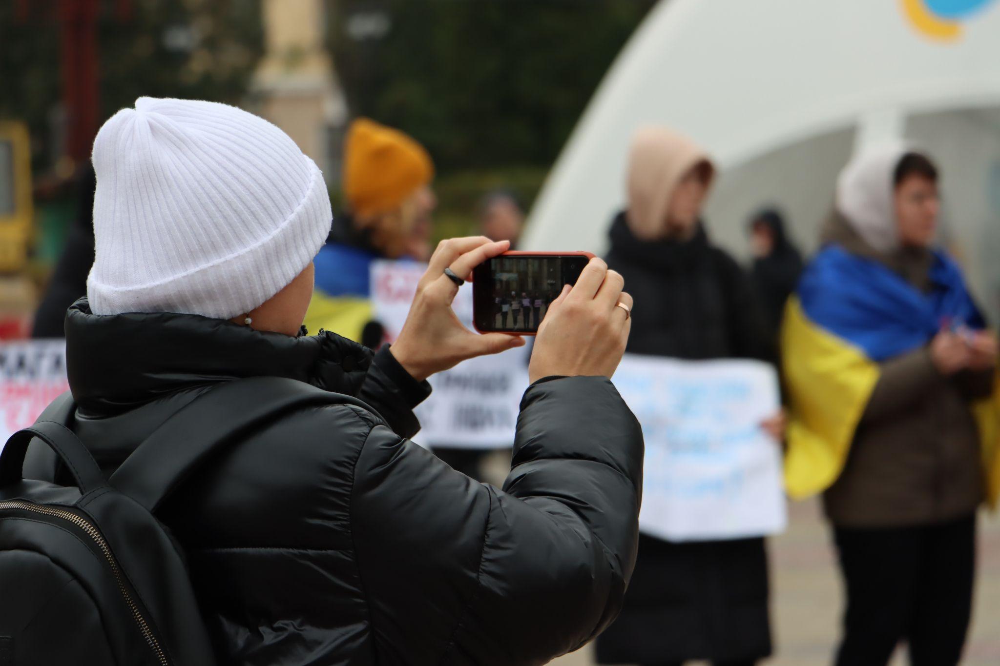 Новини Тернополя - фото з Матері і дружини військових мітингували на Театральному майдані: репортаж