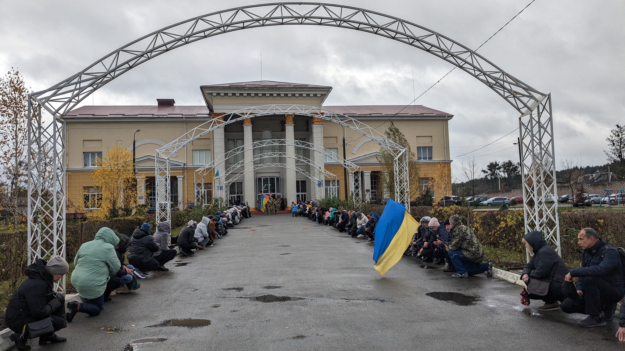 На зображенні може бути: 4 людини