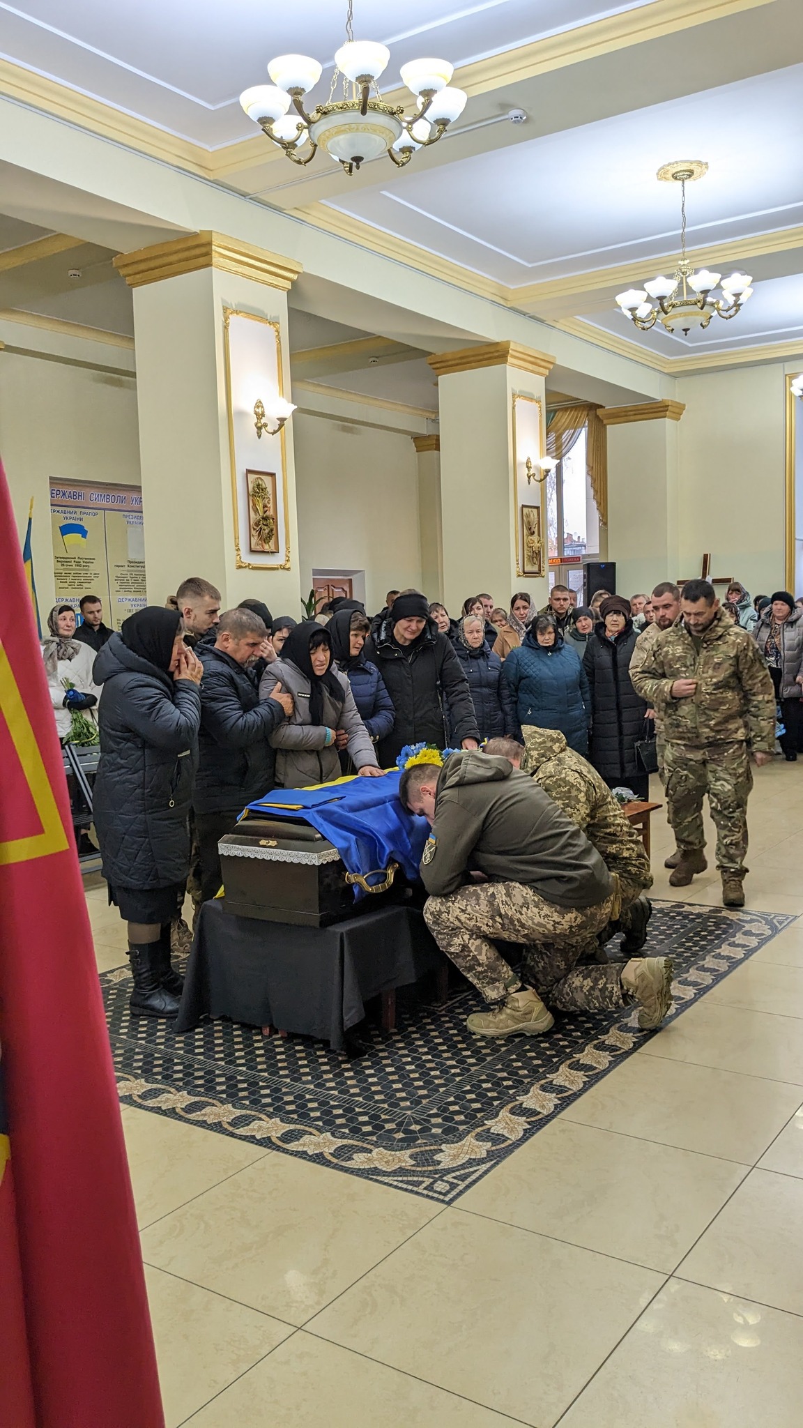 На зображенні може бути: 5 людей та текст