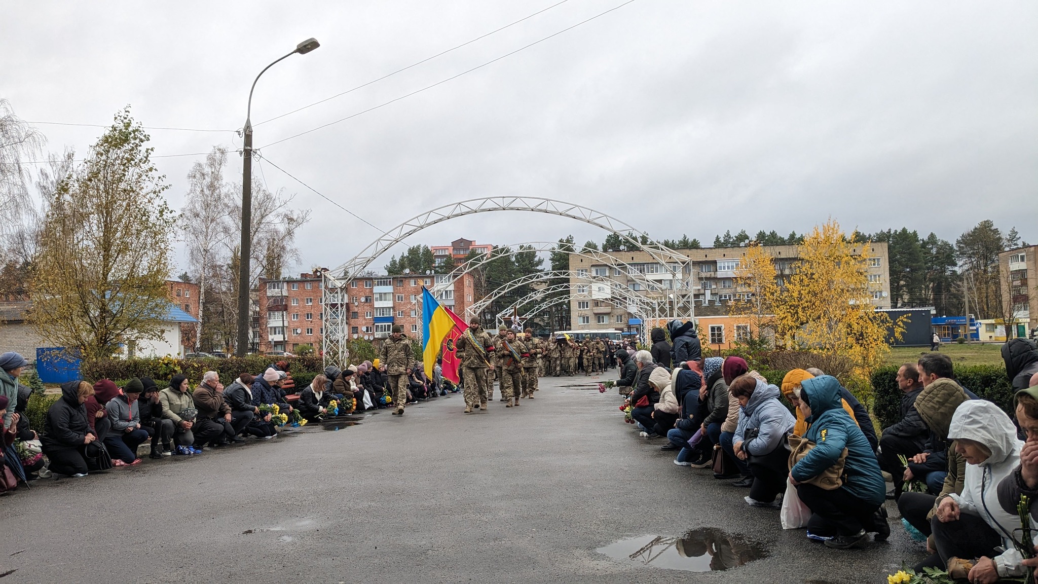 На зображенні може бути: натовп