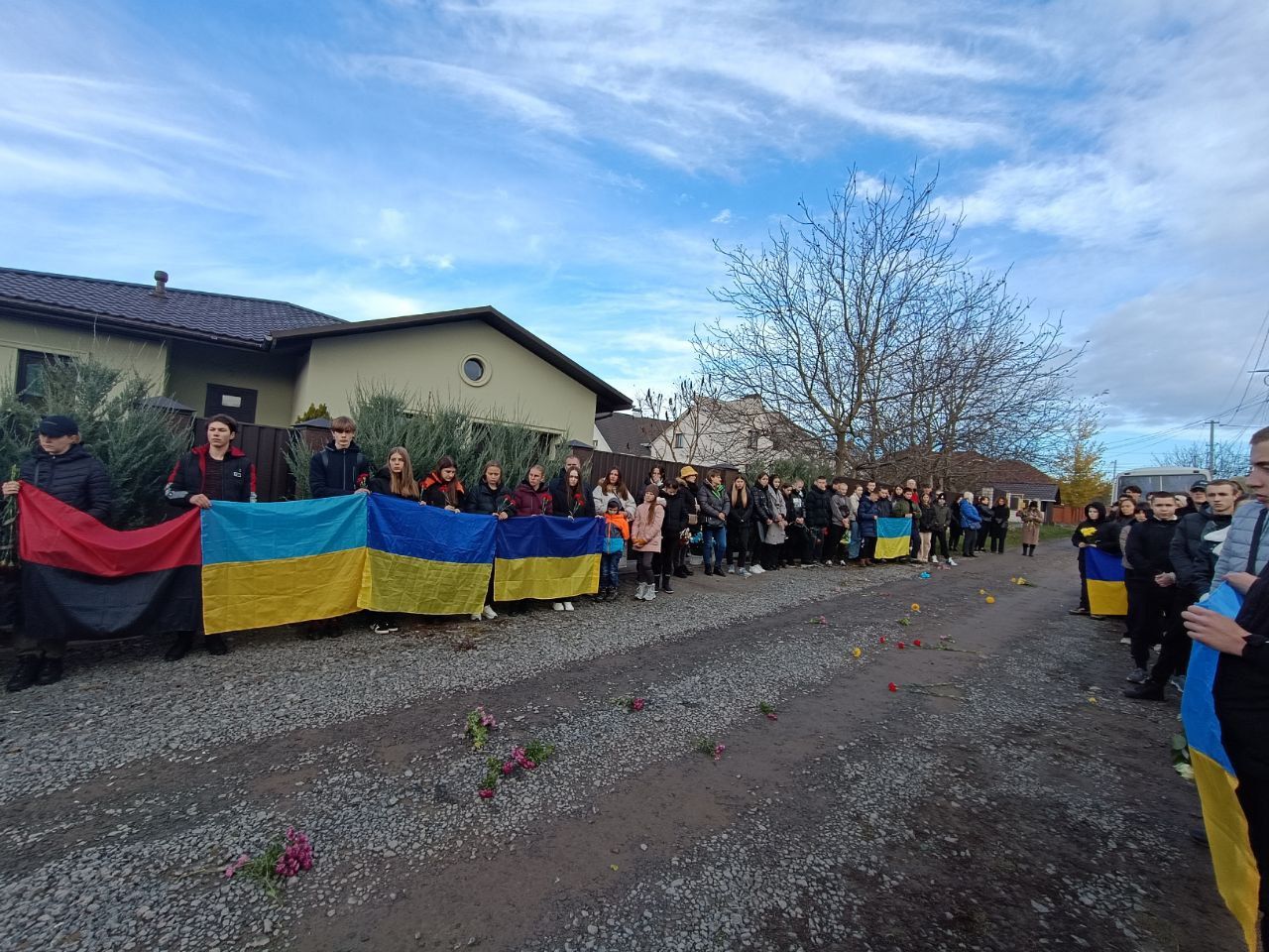 Новини Вінниці - фото з Щойно він прибув додому, сонце вийшло. Попрощалися з 20-річним «азовцем» Олексієм Волинцем