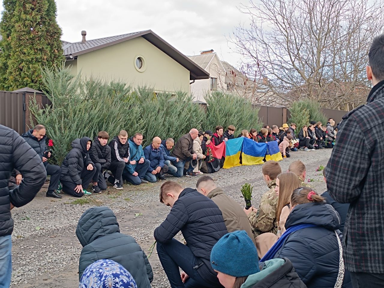 Новини Вінниці - фото з Щойно він прибув додому, сонце вийшло. Попрощалися з 20-річним «азовцем» Олексієм Волинцем