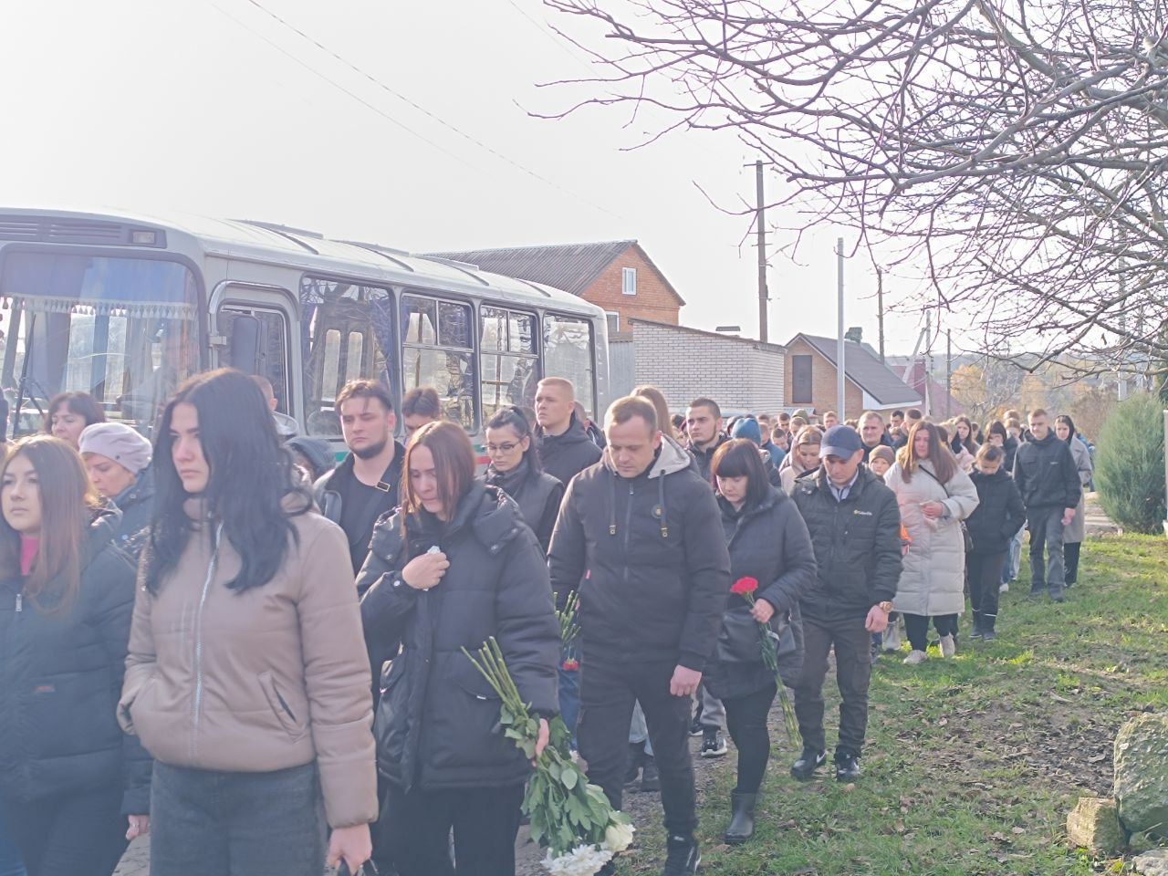 Новини Вінниці - фото з Щойно він прибув додому, сонце вийшло. Попрощалися з 20-річним «азовцем» Олексієм Волинцем