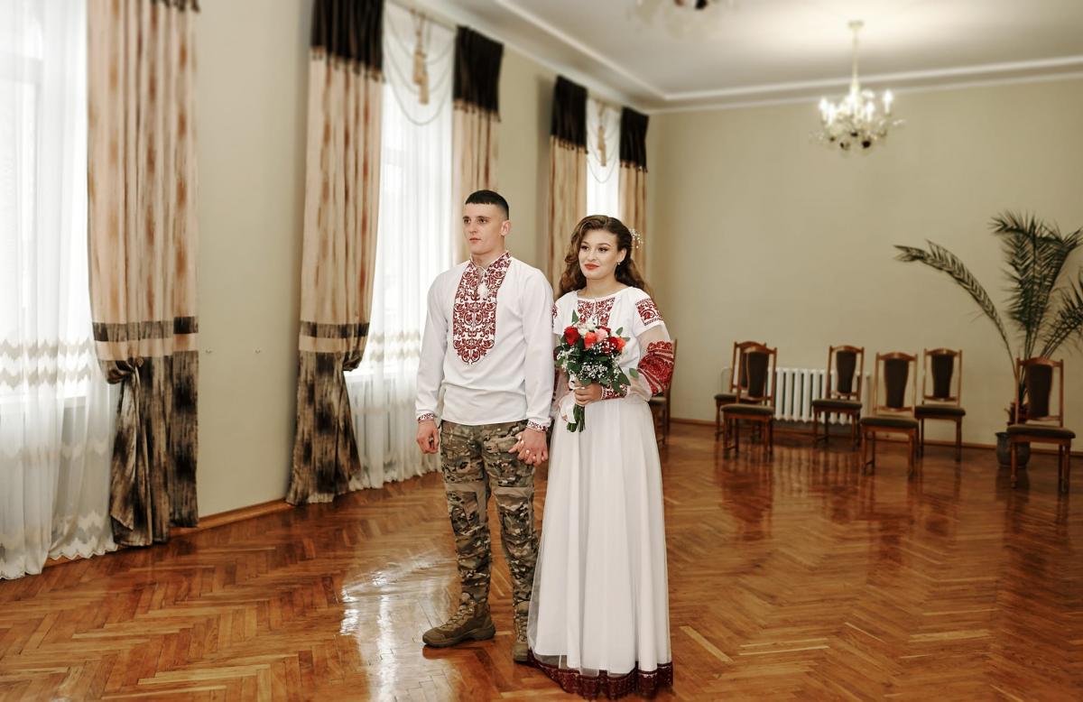 Новини Тернополя - фото з У Бережанах одружився військовий (ФОТО)