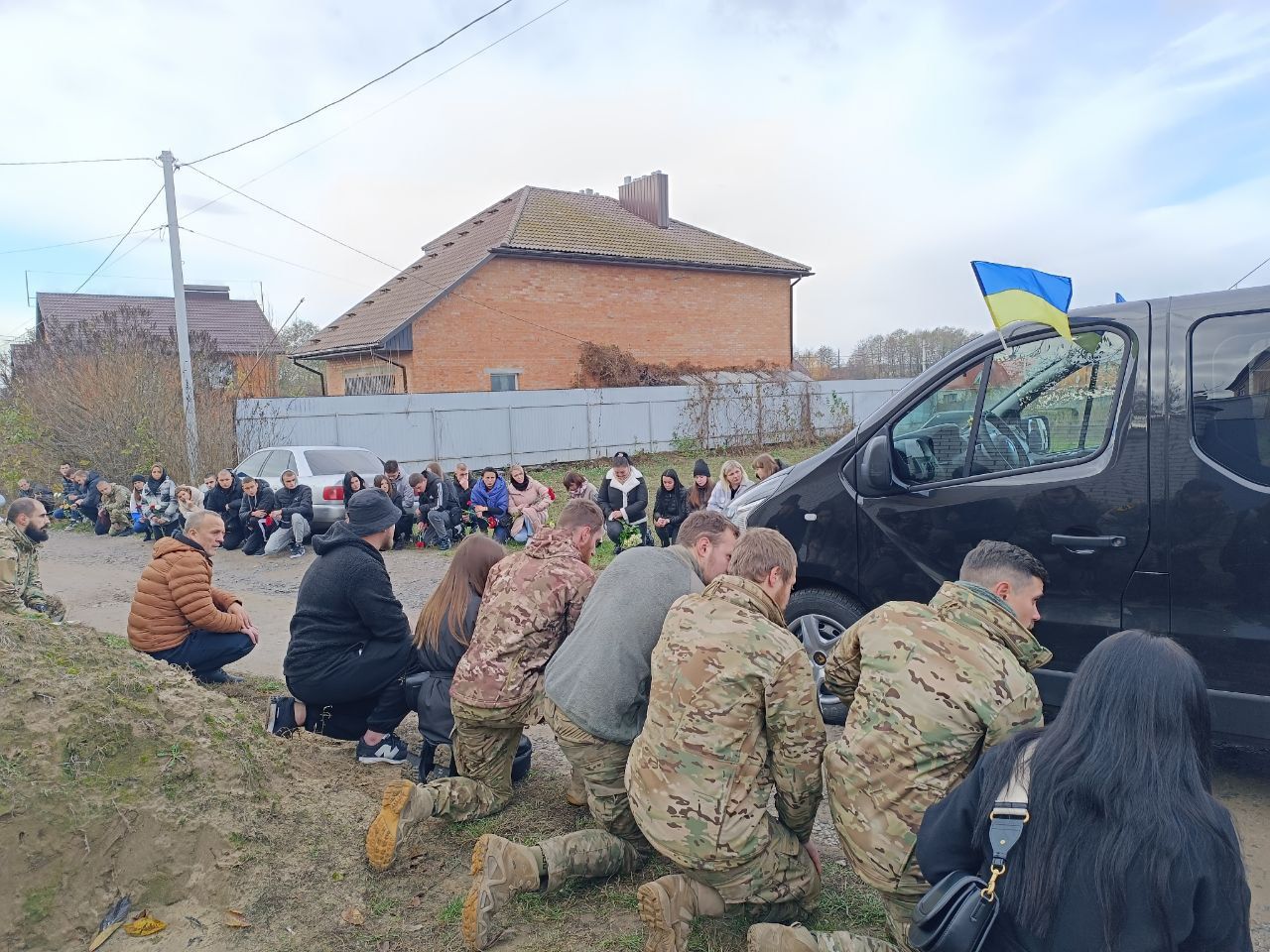 Новини Вінниці - фото з Щойно він прибув додому, сонце вийшло. Попрощалися з 20-річним «азовцем» Олексієм Волинцем