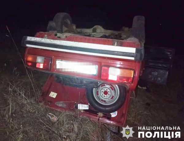 Новини Житомира - фото з Дві жінки загинули через перекидання автівки на Звягельщині: за кермом був п’яний водій