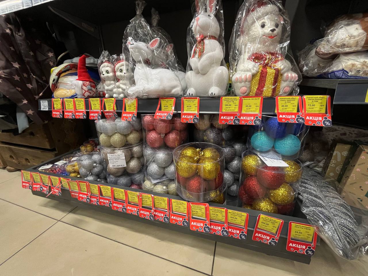 Новини Тернополя - фото з Гірлянди до 2000 гривень, а іграшки по 150: де дешевше та вигідніше купити новорічні прикраси