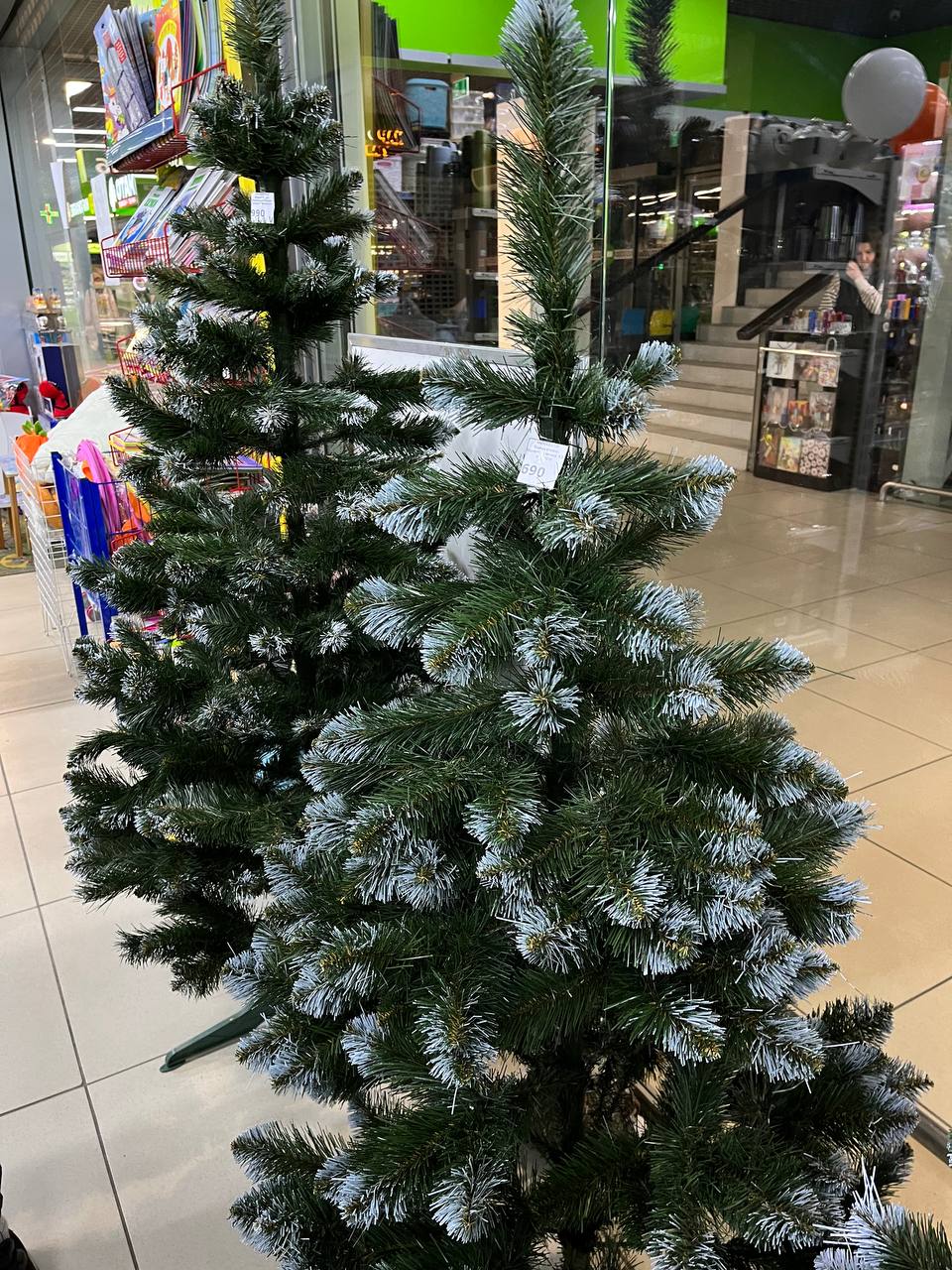 Новини Тернополя - фото з Гірлянди до 2000 гривень, а іграшки по 150: де дешевше та вигідніше купити новорічні прикраси