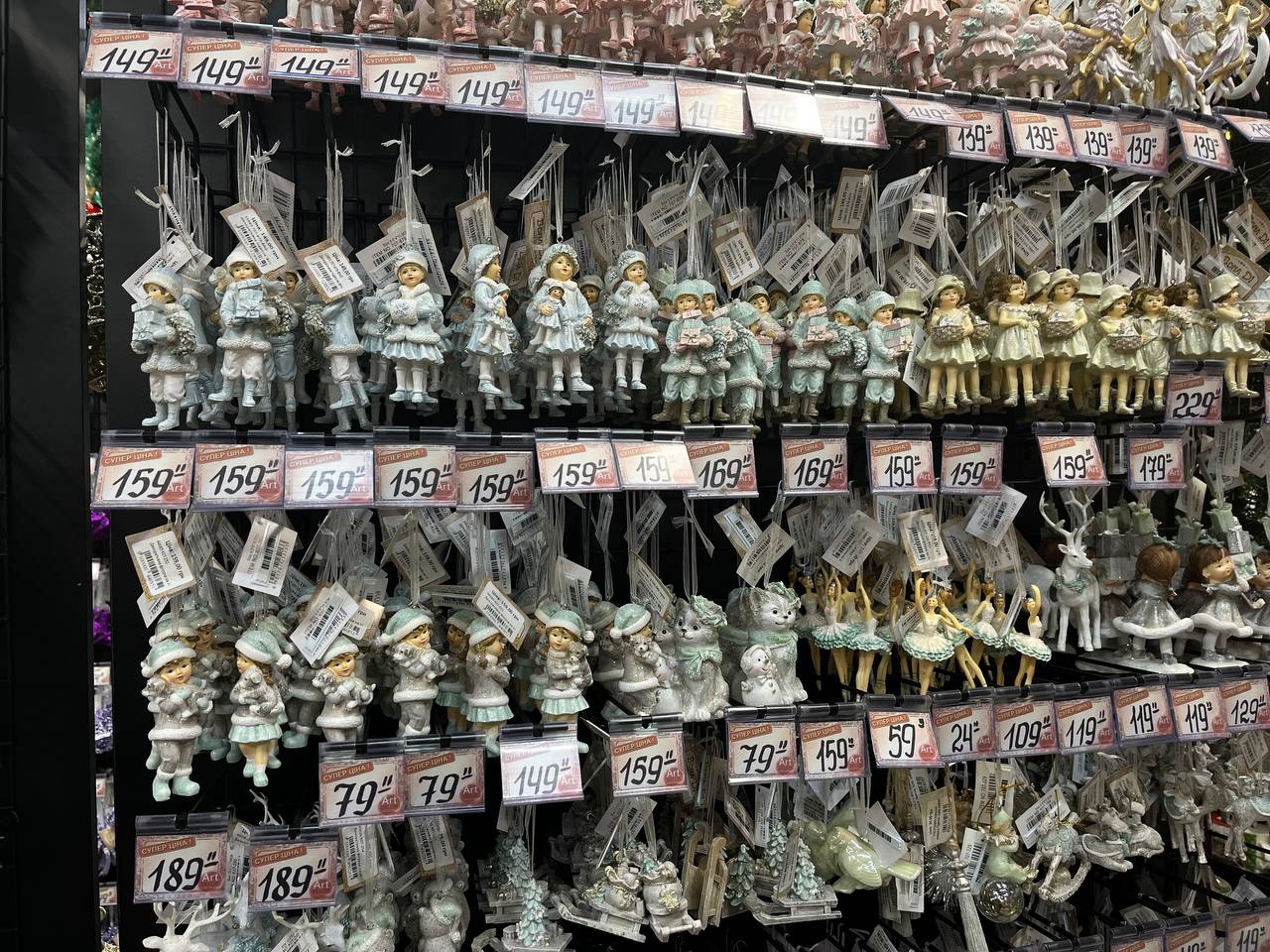 Новини Тернополя - фото з Гірлянди до 2000 гривень, а іграшки по 150: де дешевше та вигідніше купити новорічні прикраси